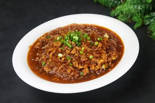 жареная вермишель из крахмала с мясом 0